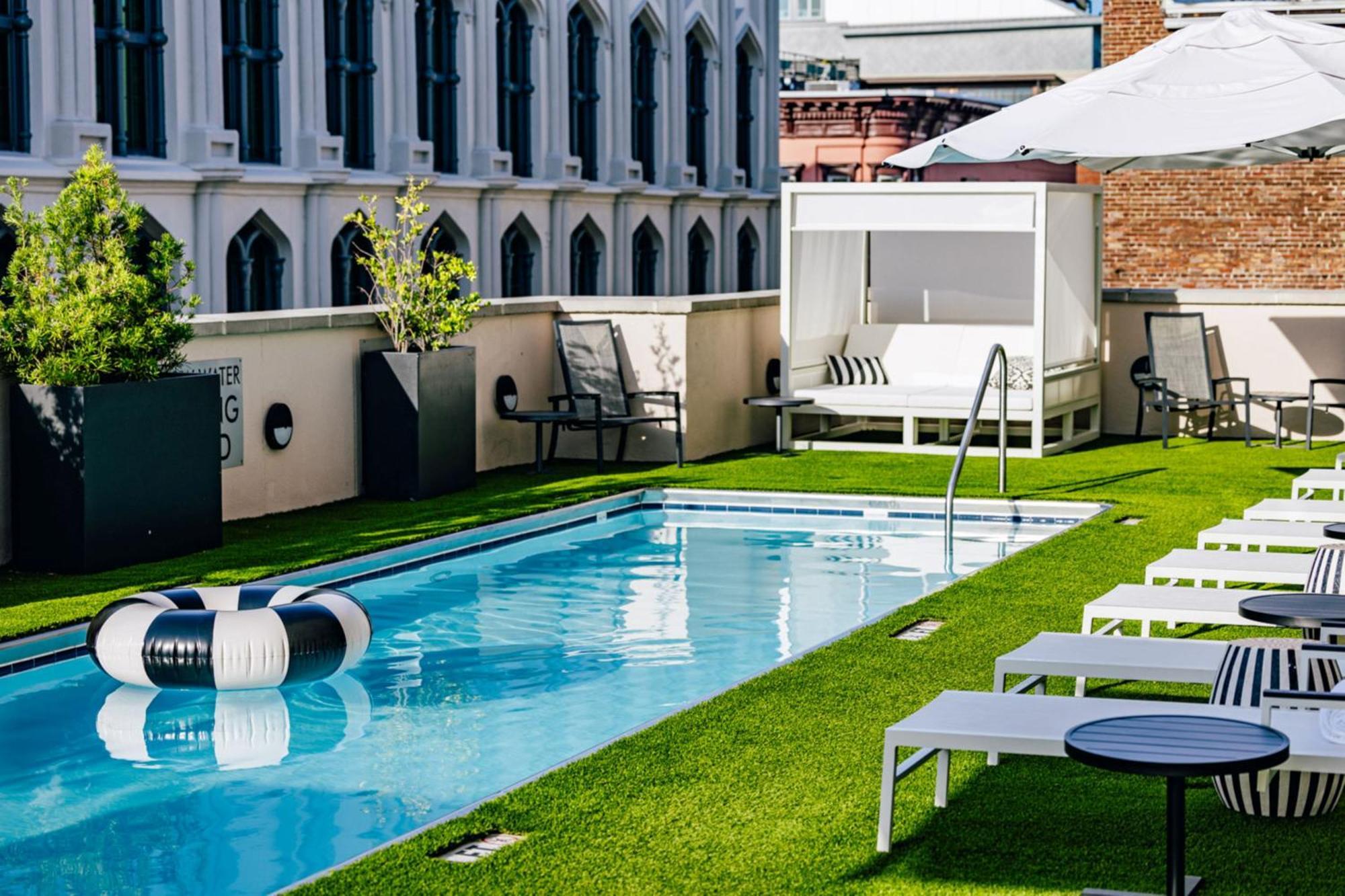 The Lindy Renaissance Charleston Hotel Exterior photo