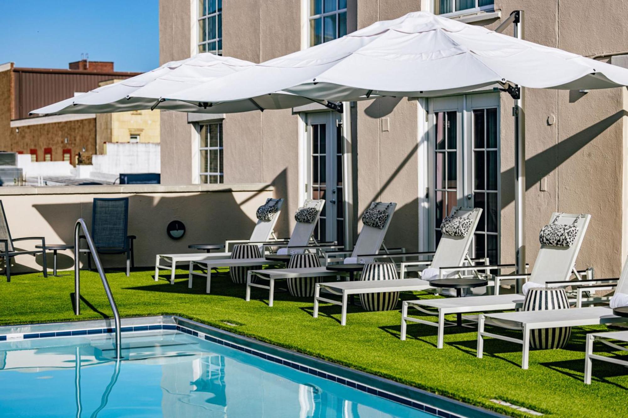 The Lindy Renaissance Charleston Hotel Exterior photo