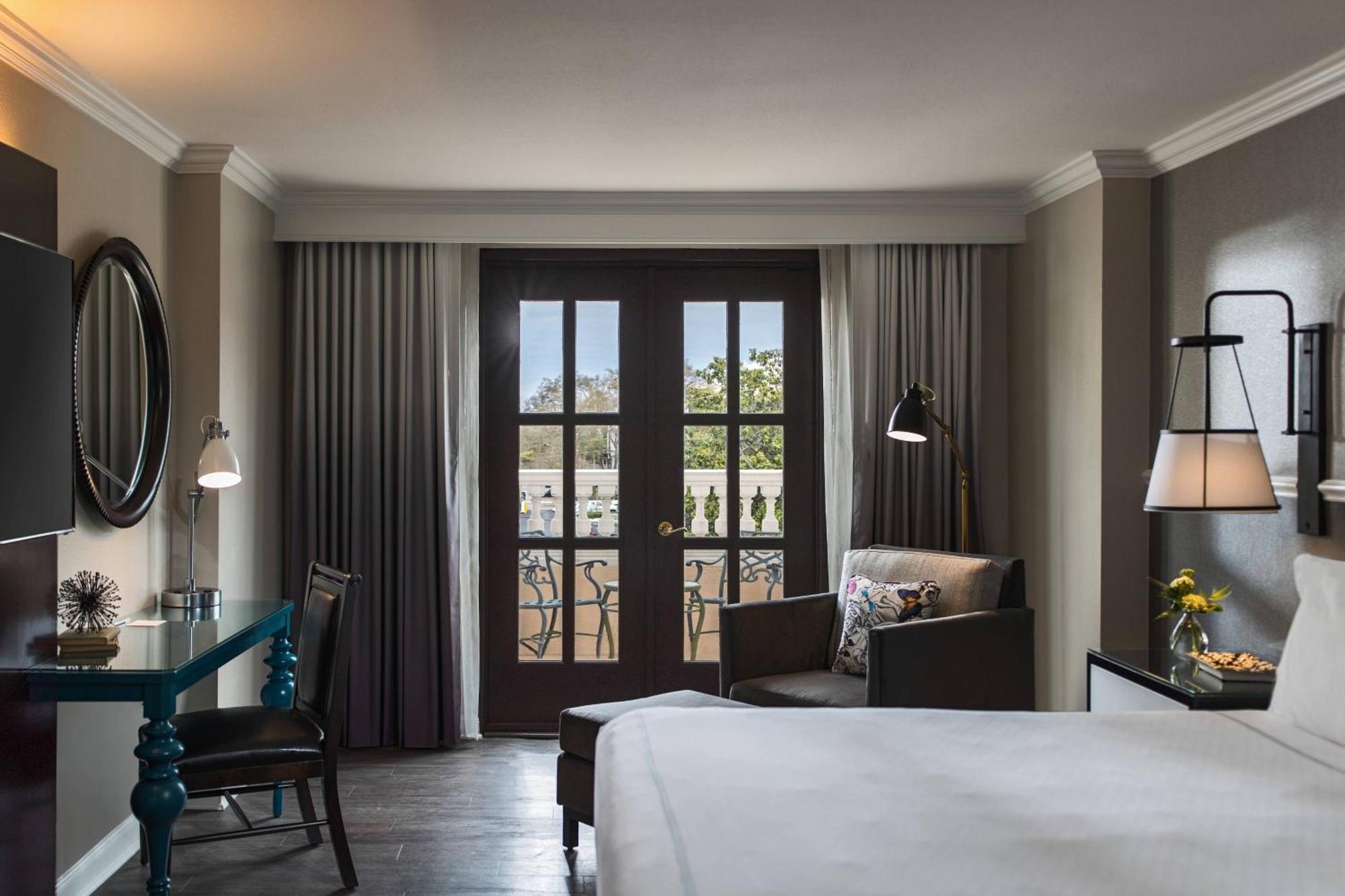 The Lindy Renaissance Charleston Hotel Exterior photo