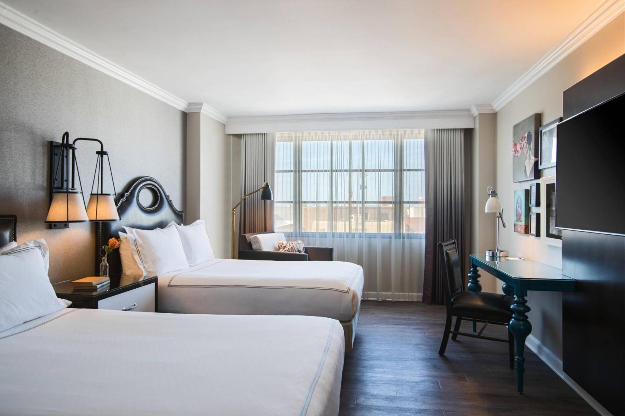 The Lindy Renaissance Charleston Hotel Exterior photo