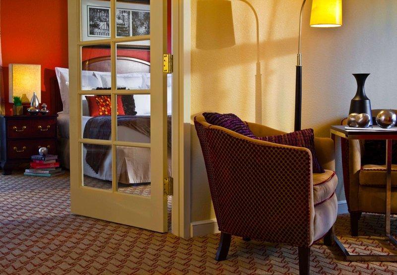 The Lindy Renaissance Charleston Hotel Exterior photo