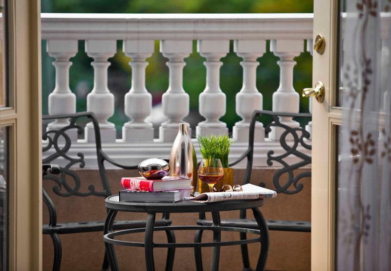 The Lindy Renaissance Charleston Hotel Exterior photo