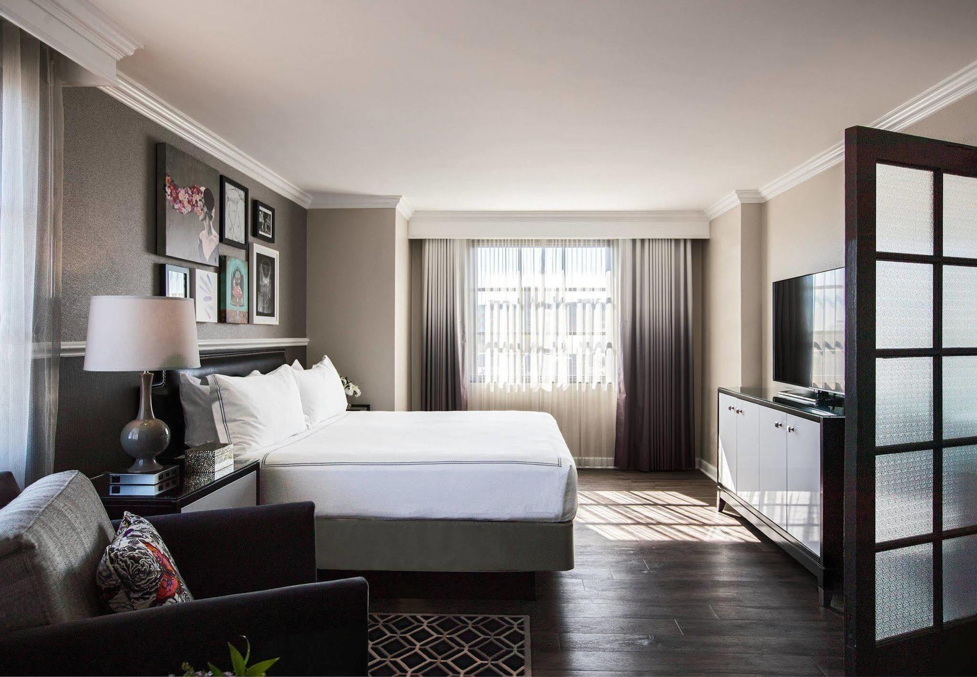 The Lindy Renaissance Charleston Hotel Exterior photo
